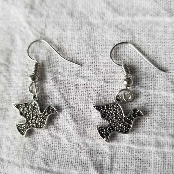 💥 Silver tone Dove Hook Earrings - Picture 2 of 2